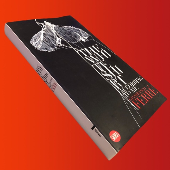 The White Shirt According To Me
By Gianfranco Ferré - Picture 1 of 4